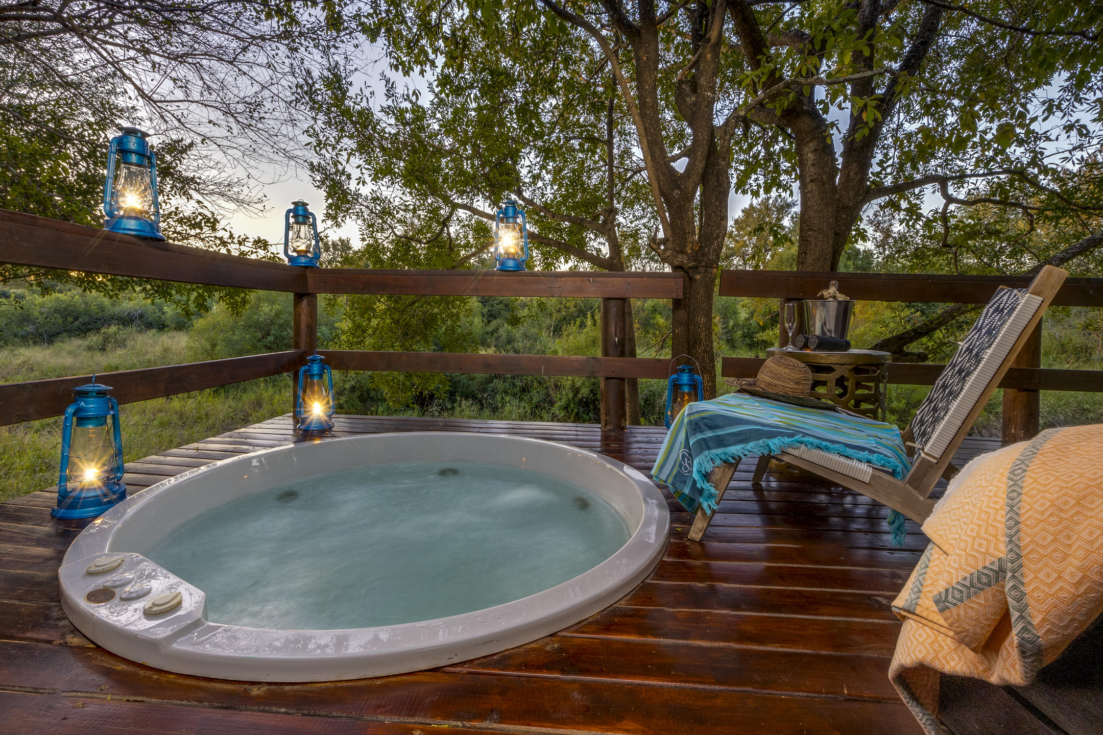 Luxury Suite Heated Jacuzzi
